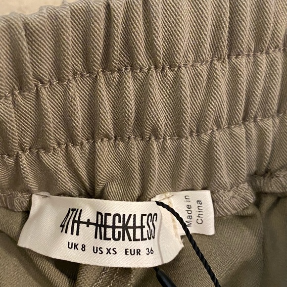 Pants, flat front, elastic waist with pockets and cuffs at bottom of pant legs - Picture 4 of 5